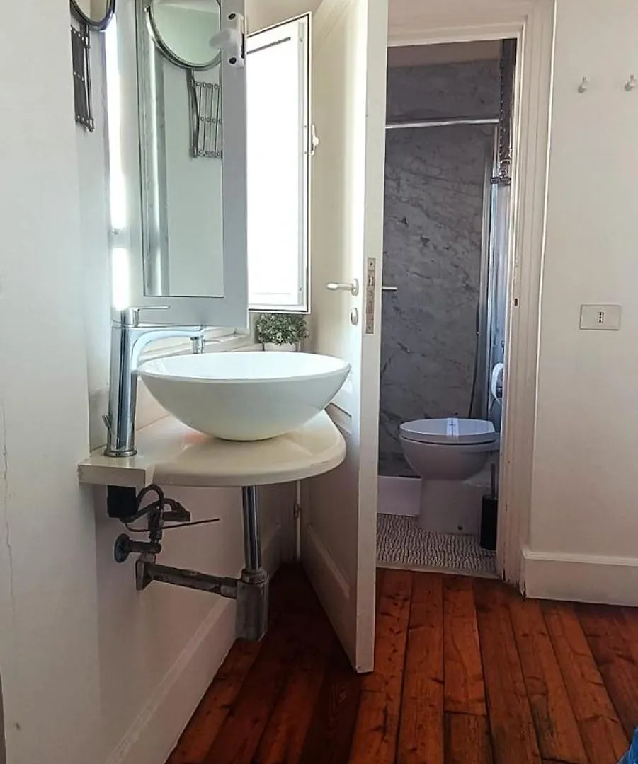 Bed and Breakfast Relais Piazza dei Martiri Napoli 0*,  Italia