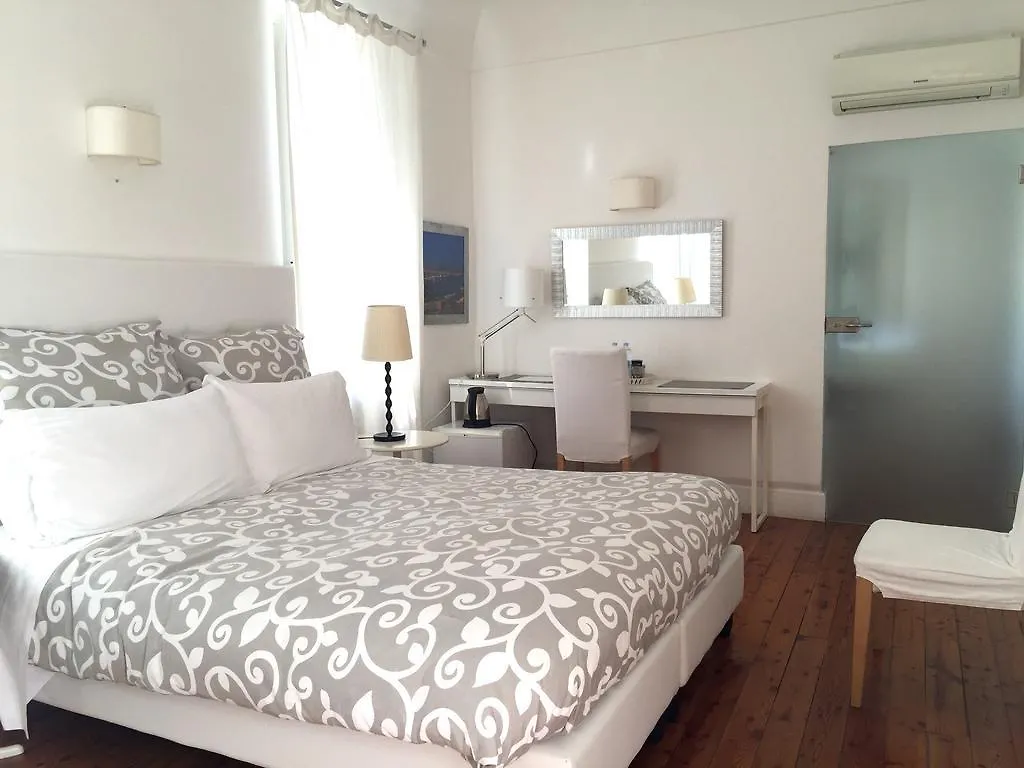 Bed and Breakfast Relais Piazza dei Martiri Napoli 0*,  Italia