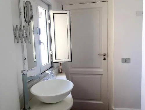 Bed and Breakfast Relais Piazza dei Martiri Napoli 0*,  Italia